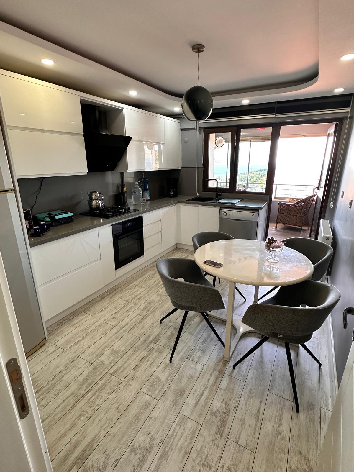 ÇARŞI EMLAK'TAN ÇAVDARLI MEVKİ DENİZ MANZARALI 4+1 SATILIK DAİRE