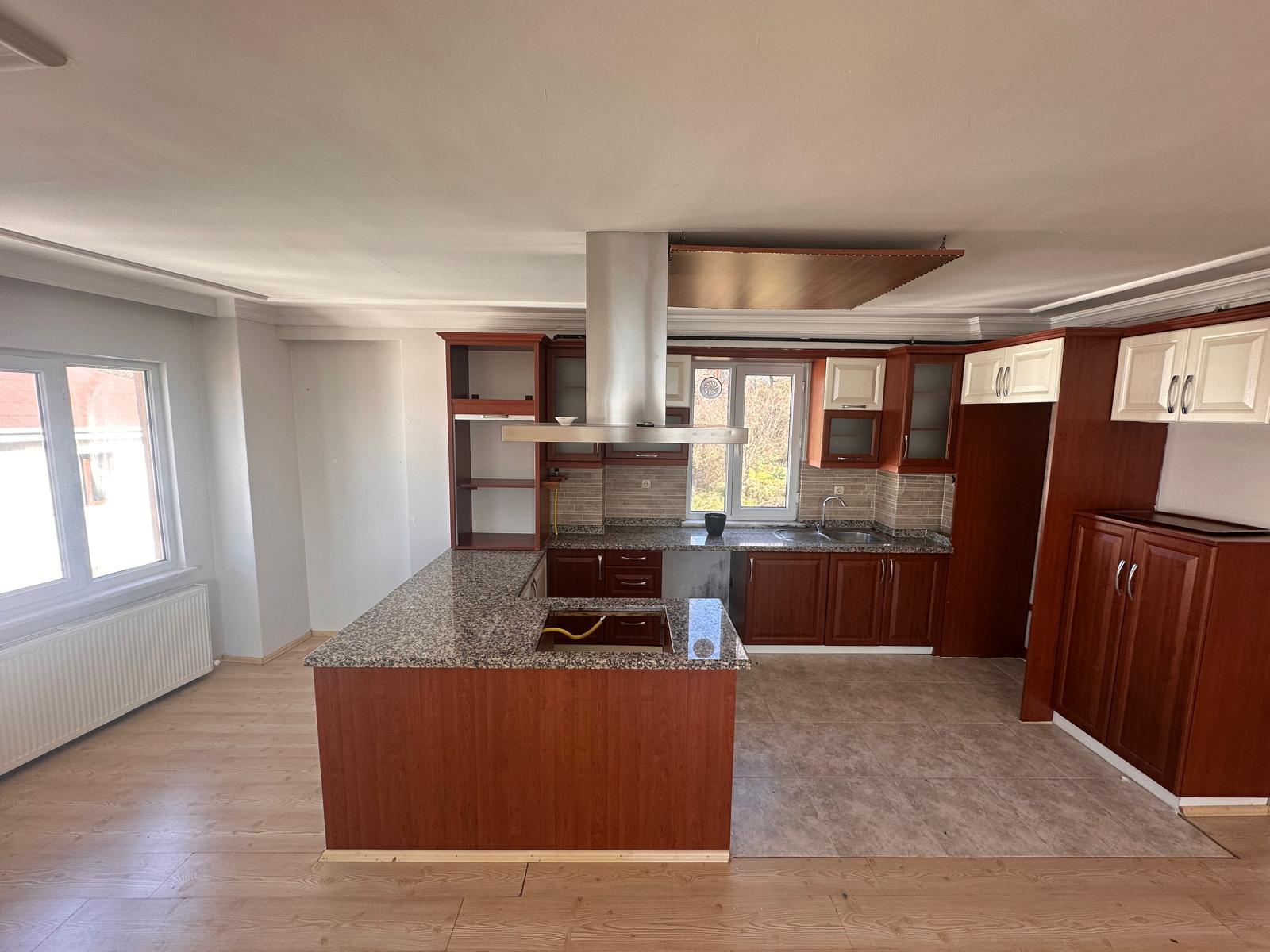 ÇARŞI EMLAK'TAN ÇAVDARLI MEVKİİ SATILIK DAİRE