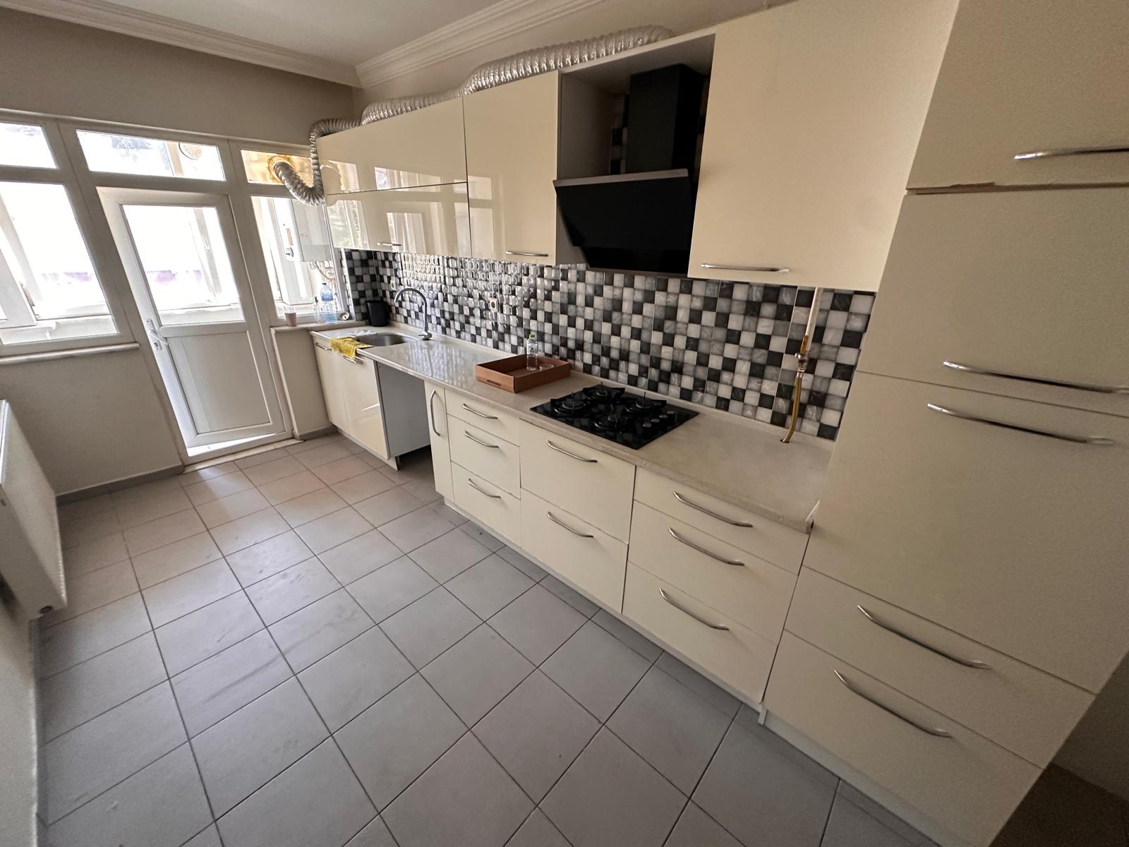 ÇARŞI EMLAK'TAN MEYDANBAŞI MEVKİİ KİRALIK DAİRE