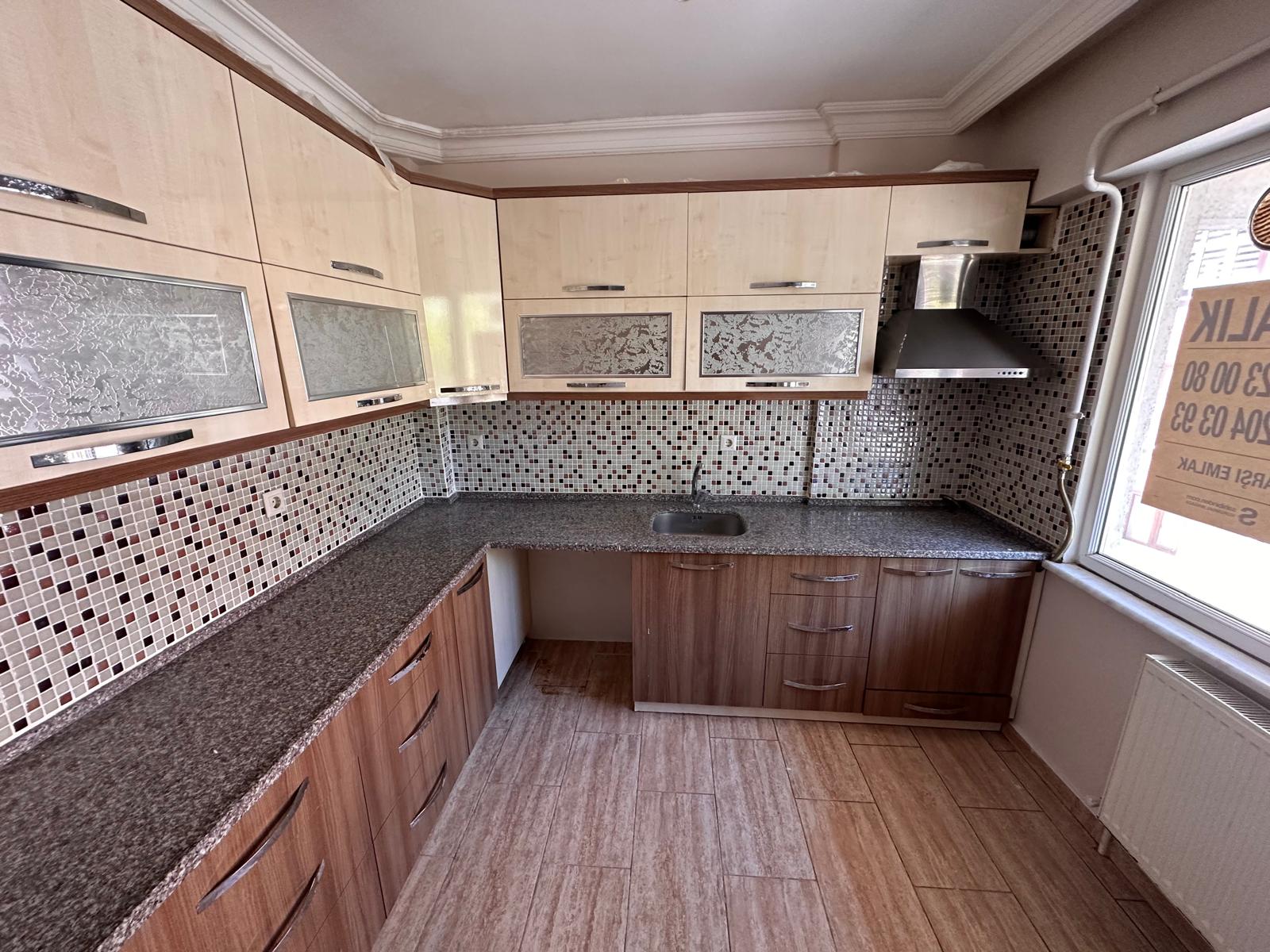 ÇARŞI EMLAK'TAN KADITARLASI MEVKİİ KİRALIK DAİRE