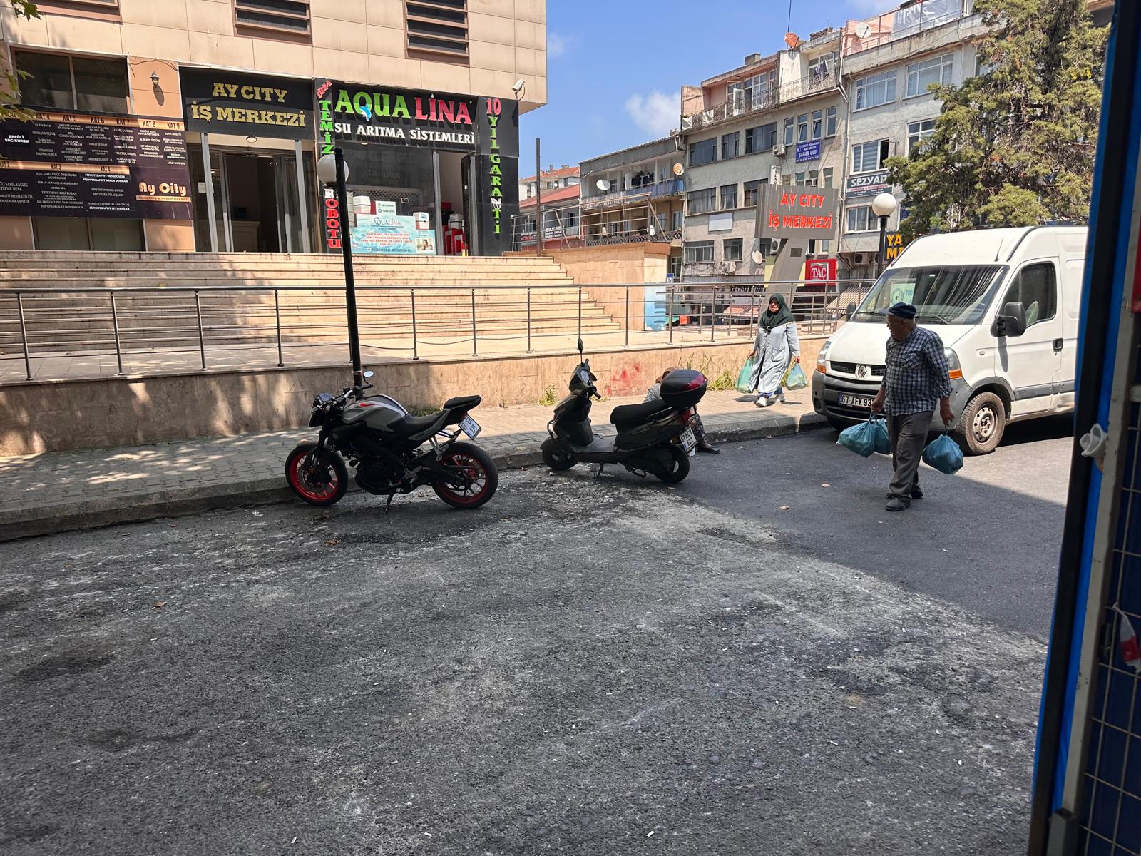 ÇARŞI EMLAK'TAN MERKEZİ KONUMDA KİRALIK DÜKKAN